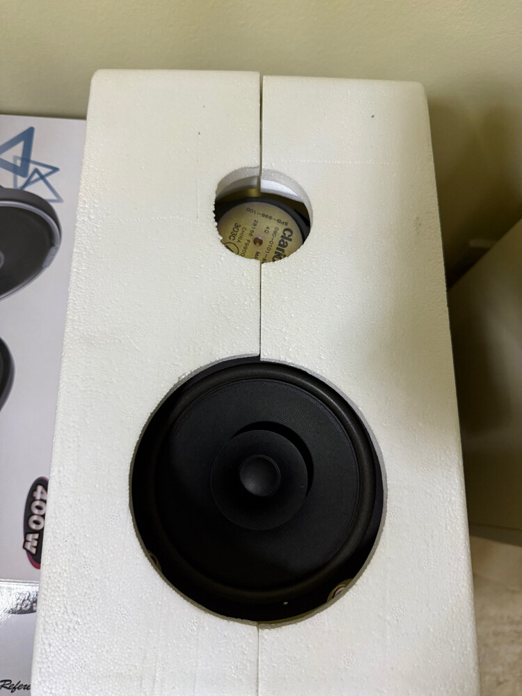 Nissan super safari speakers - 1
