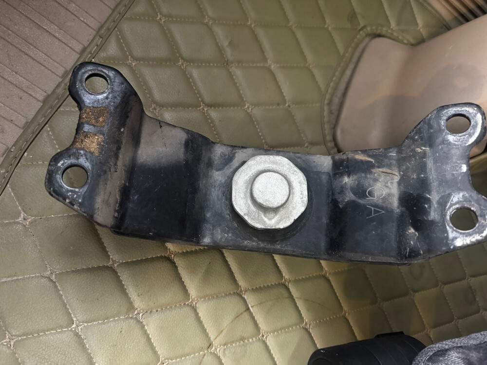 Land Cruiser Gear mount - 1