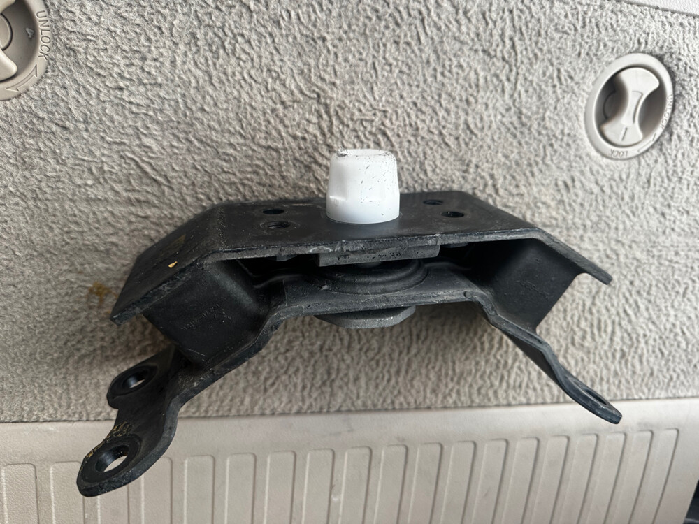 Land Cruiser Gear mount - 3