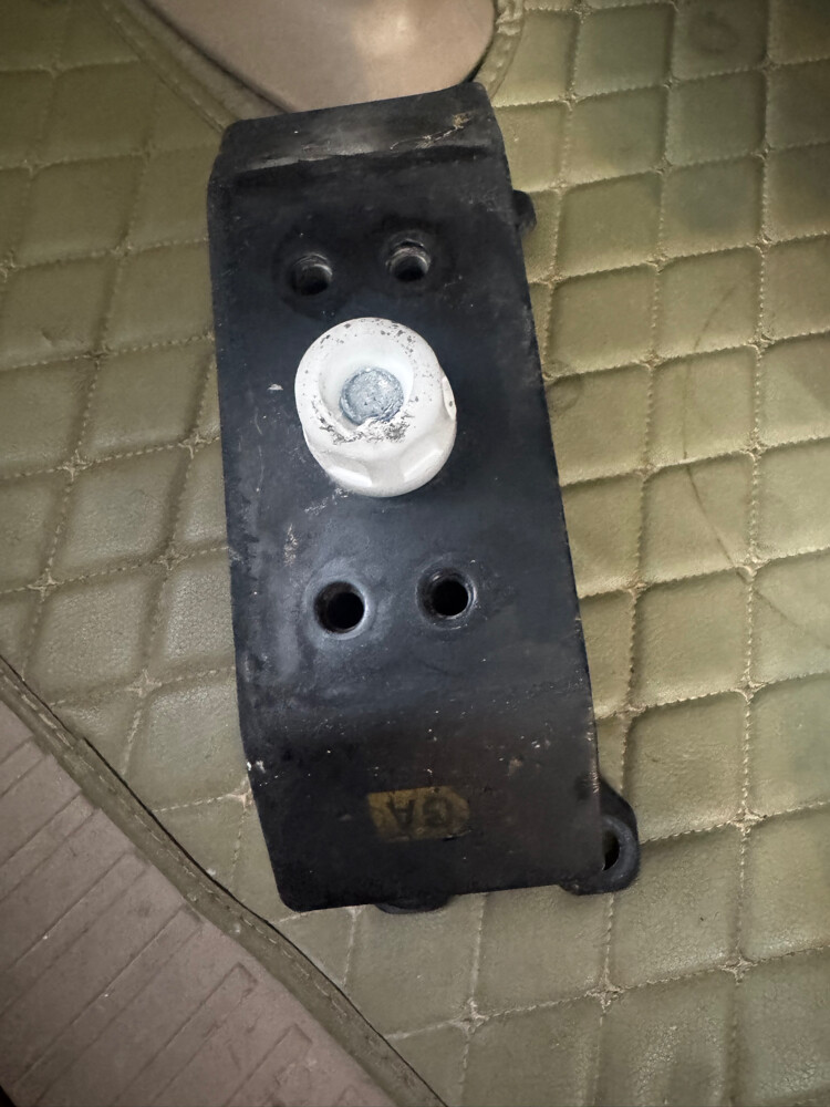 Land Cruiser Gear mount - 2