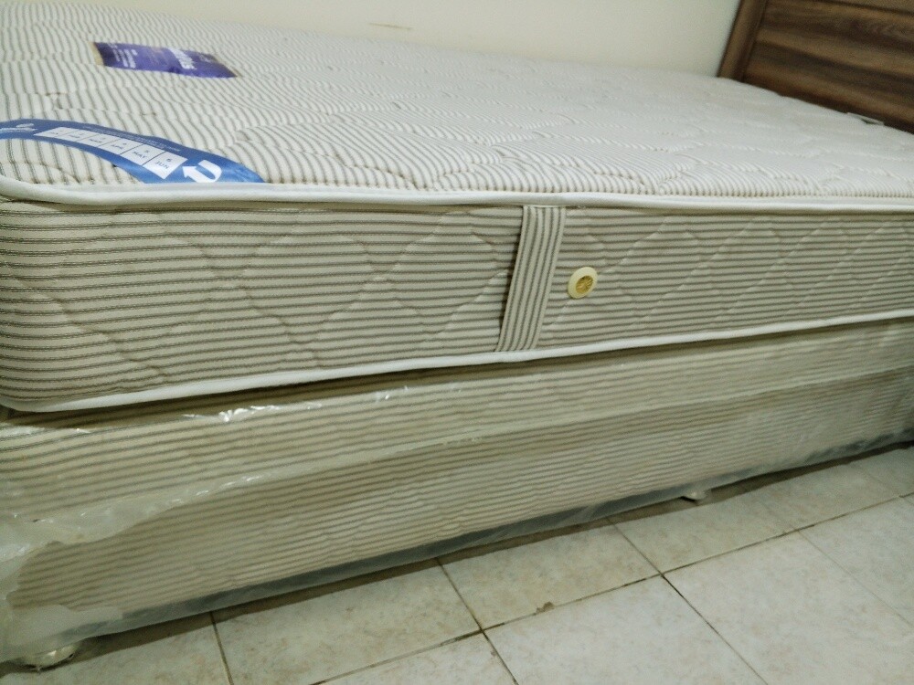 Box bed with mattress - 2