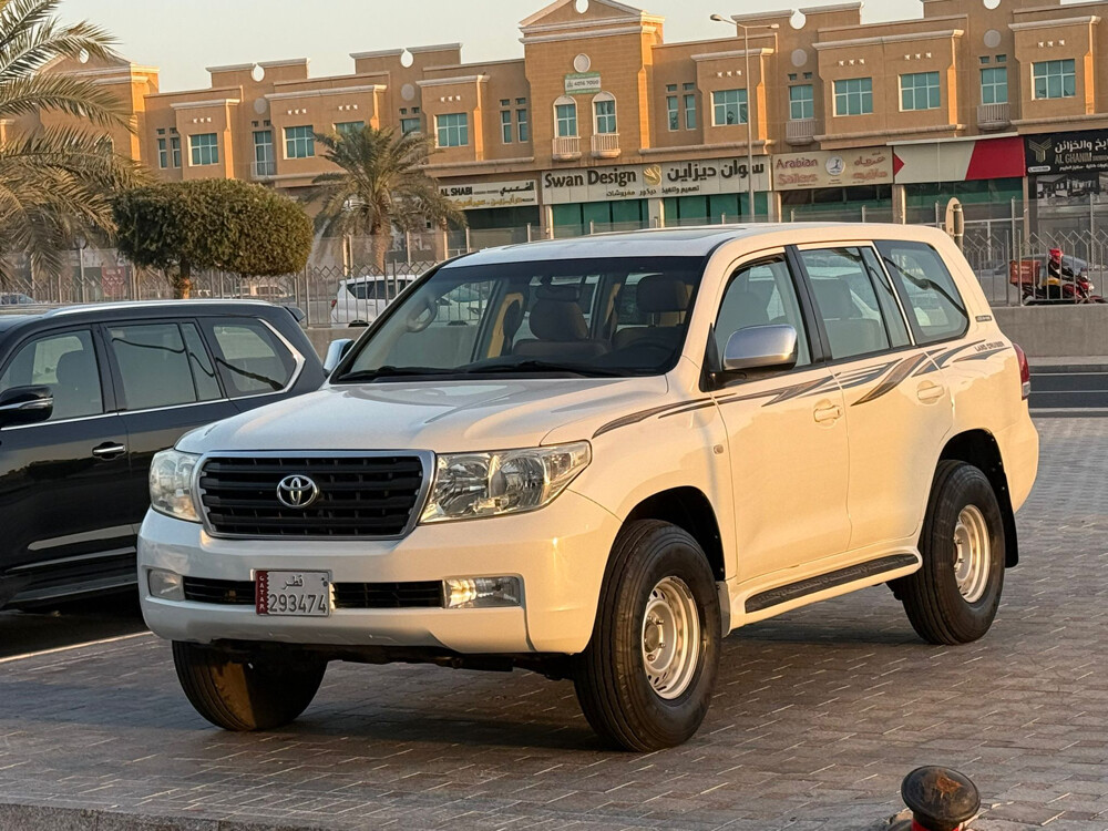 2011 Land Cruiser G Limited — photo 3 for sale in Qatar