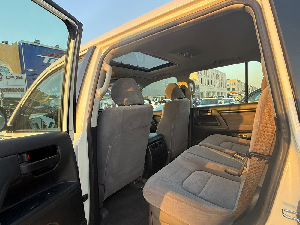 2011 Land Cruiser G Limited — photo 8 for sale in Qatar
