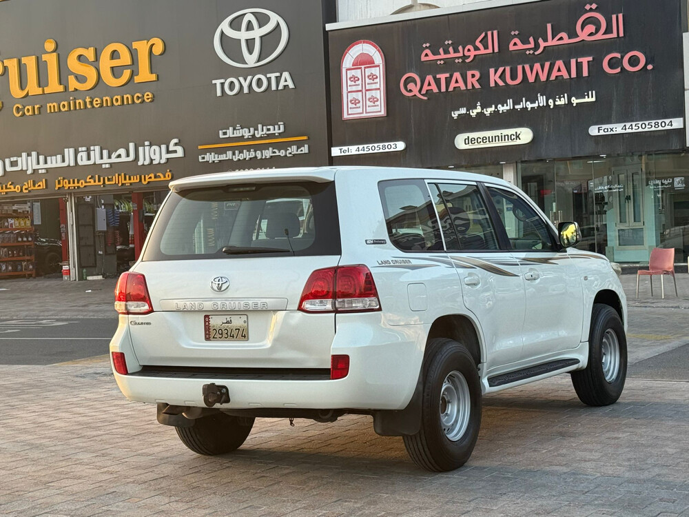 2011 Land Cruiser G Limited — photo 5 for sale in Qatar