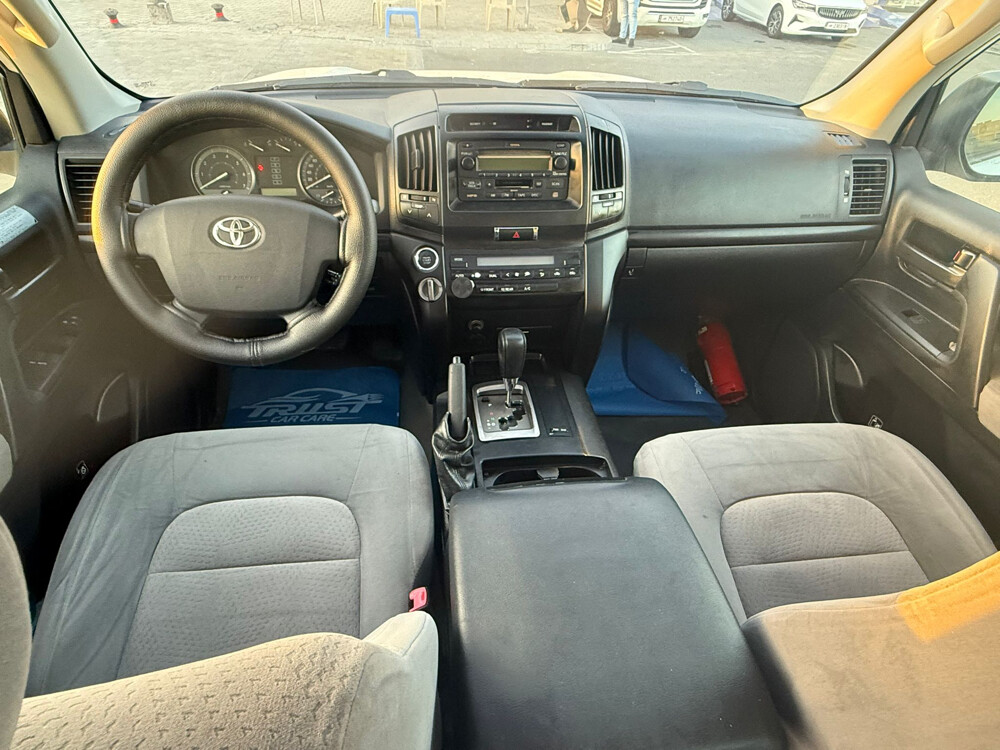 2011 Land Cruiser G Limited — photo 7 for sale in Qatar