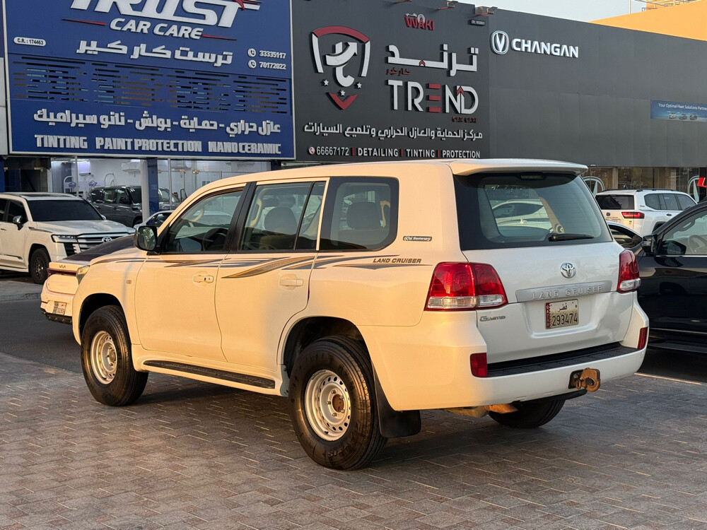 2011 Land Cruiser G Limited — photo 4 for sale in Qatar