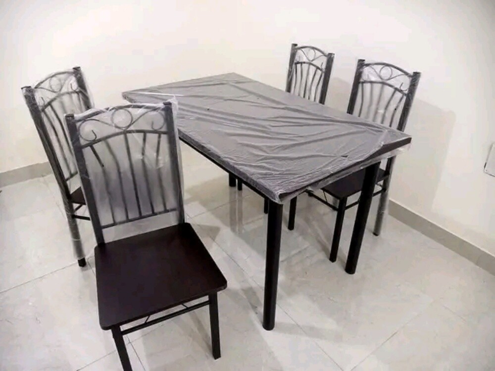 4 Seatar Dinning Table, - 2