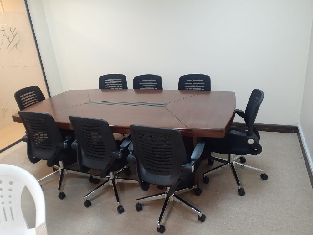 Meeting table ( brand new) - 8
