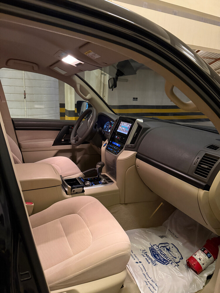 GX 2020 V6. — photo 8 for sale in Qatar