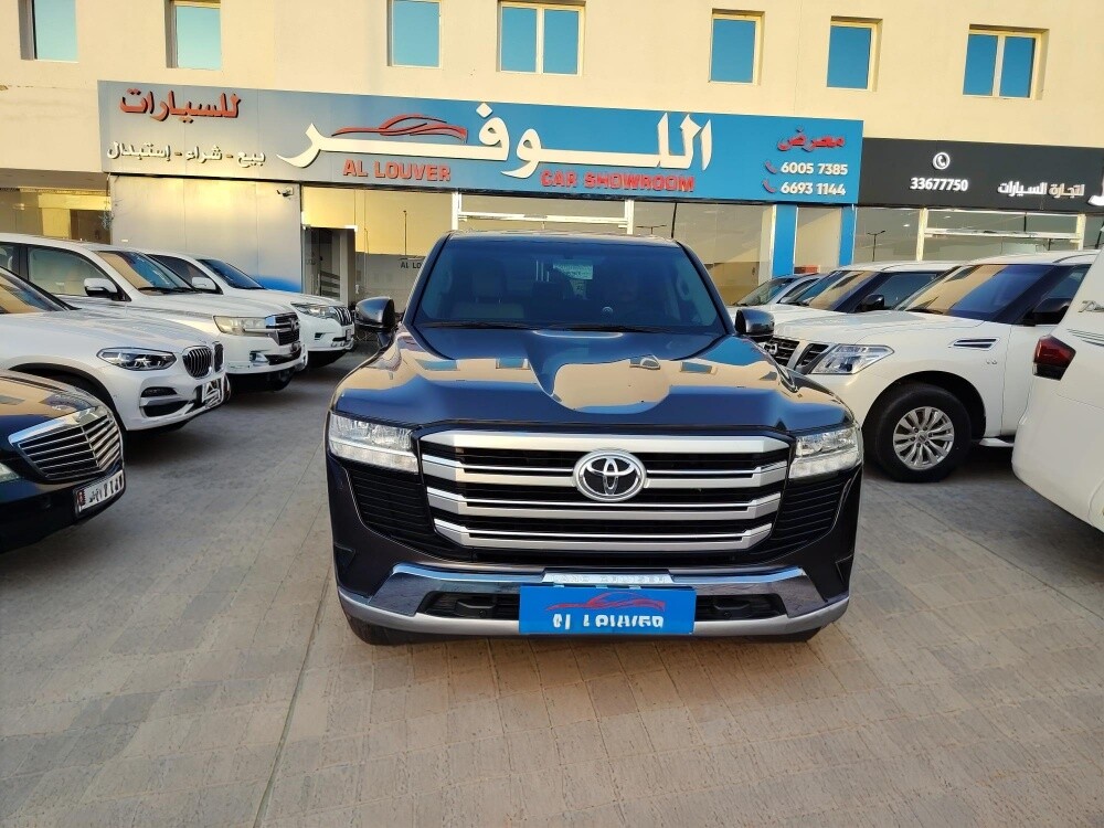 GXR 2023 Toyota — photo 2 for sale in Qatar