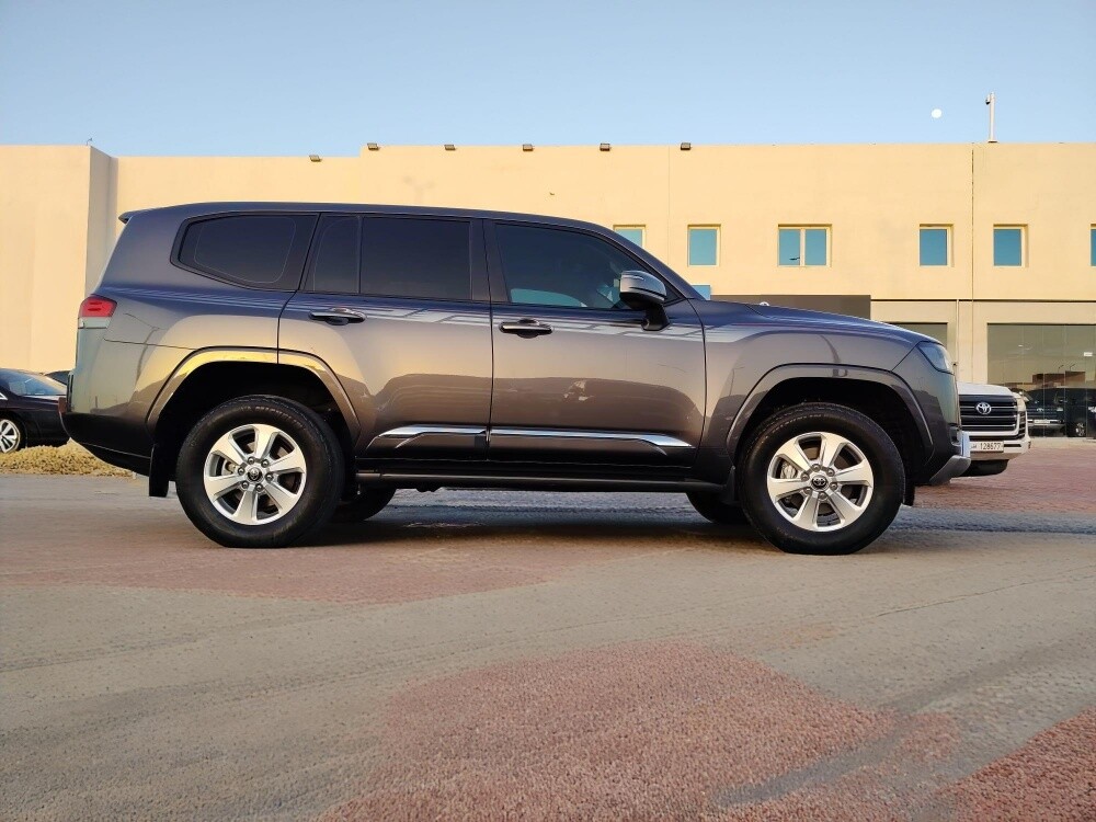 GXR 2023 Toyota — photo 13 for sale in Qatar