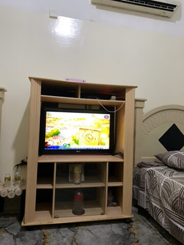 طاولة تلفزيون  - 1