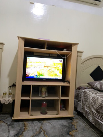 طاولة تلفزيون  - 2