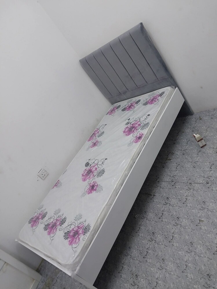 clothes Single bed with mattresse - 5