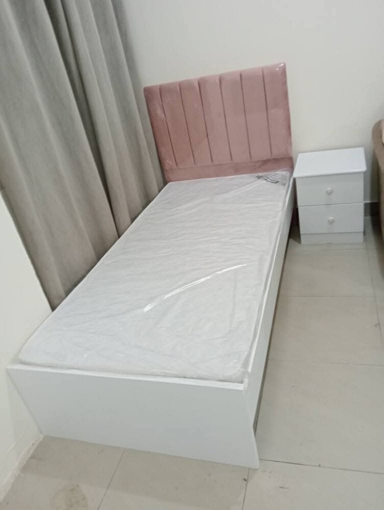 clothes Single bed with mattresse - 1