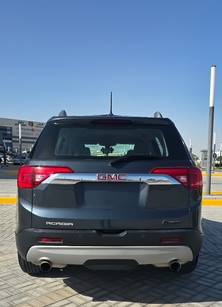 2019 GMC Acadia SLE – 65,000 km - 2