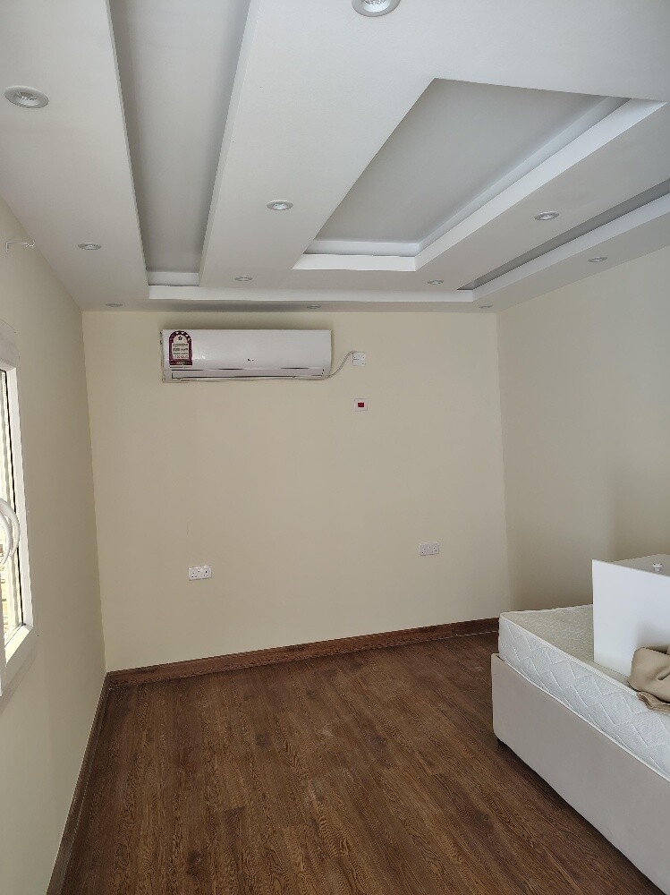 cabin, kitchen,toilets good price - 3