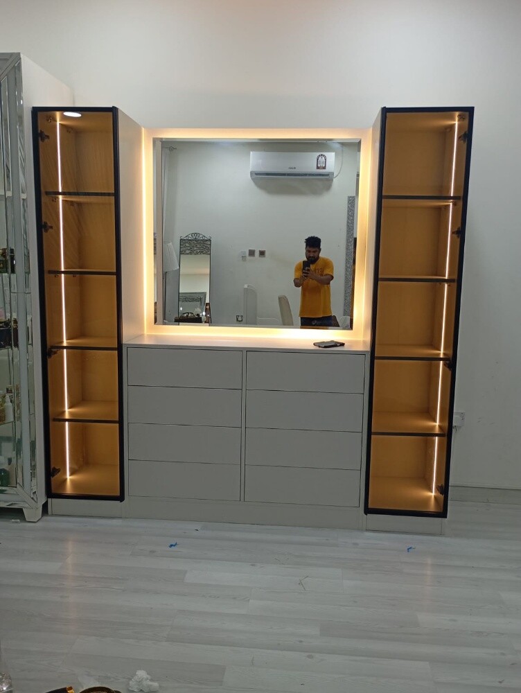 TV& Room Decor - 11