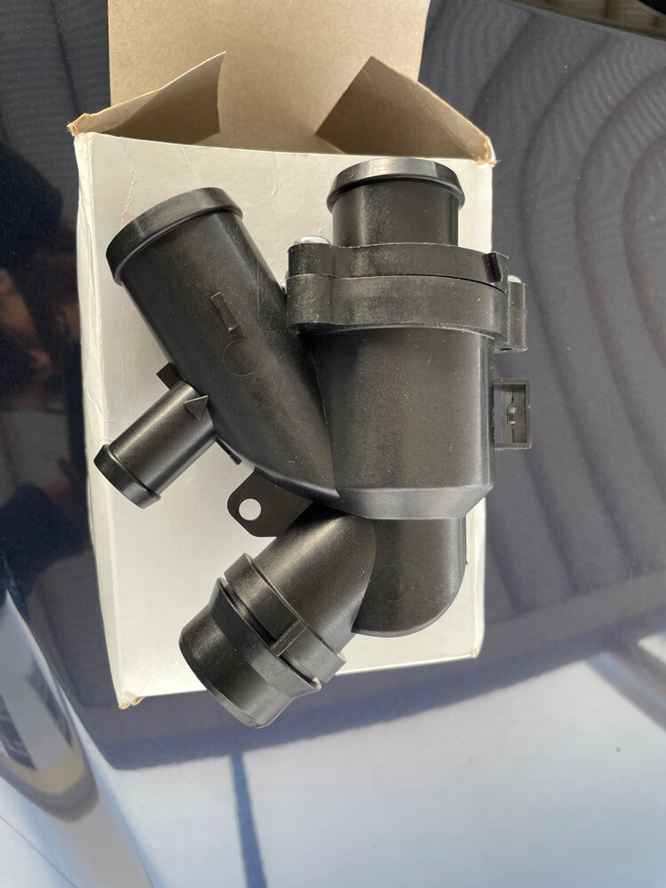 Thermostat with Housing – MotoRad - 2