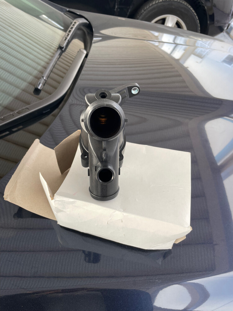 Thermostat with Housing – MotoRad - 3