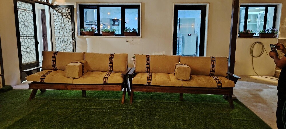 I do decor work, I make Arodia, i - 4