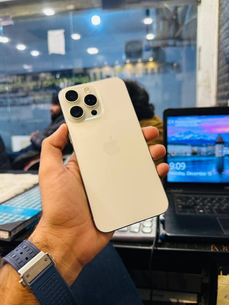 Apple Iphone 15 pro max - 4