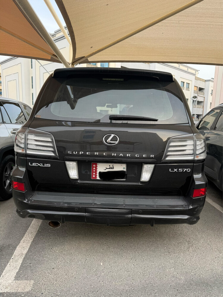 LX 570 in mint condition  - 6