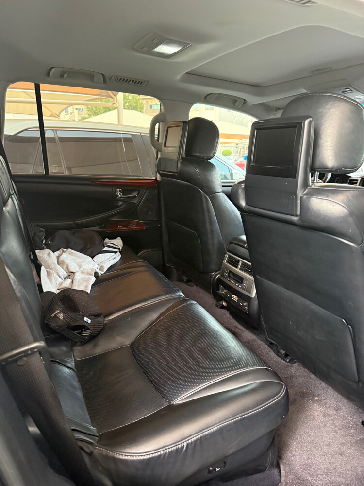 LX 570 in mint condition  - 7