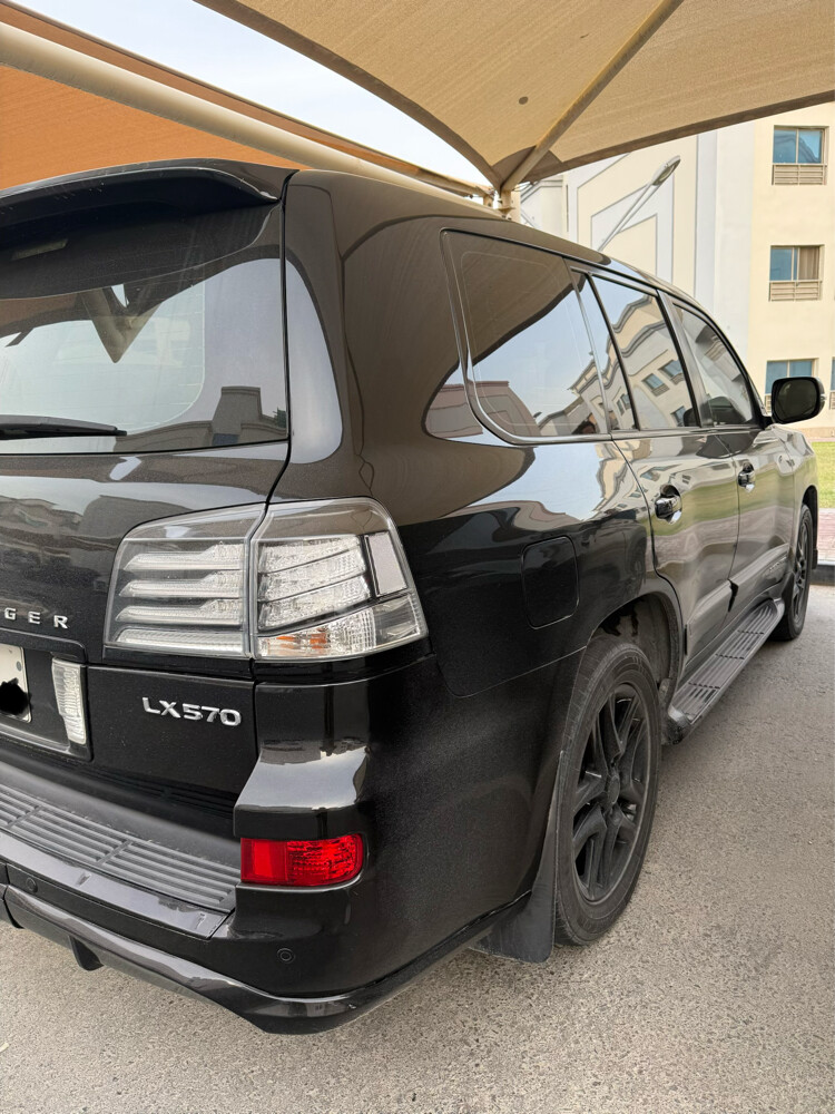 LX 570 in mint condition  - 8