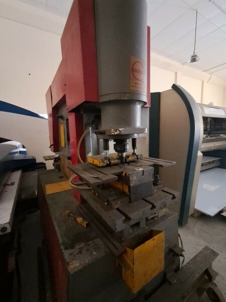 Zhongyi Hydraulic Iron Machine - 3