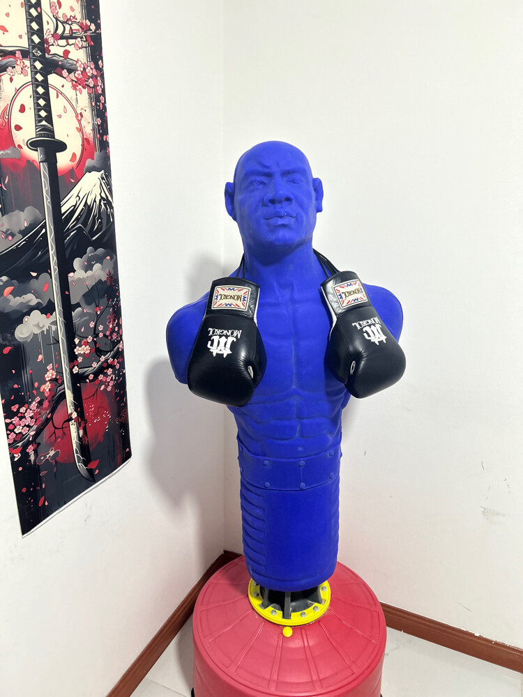 freestanding boxing dummy - 1