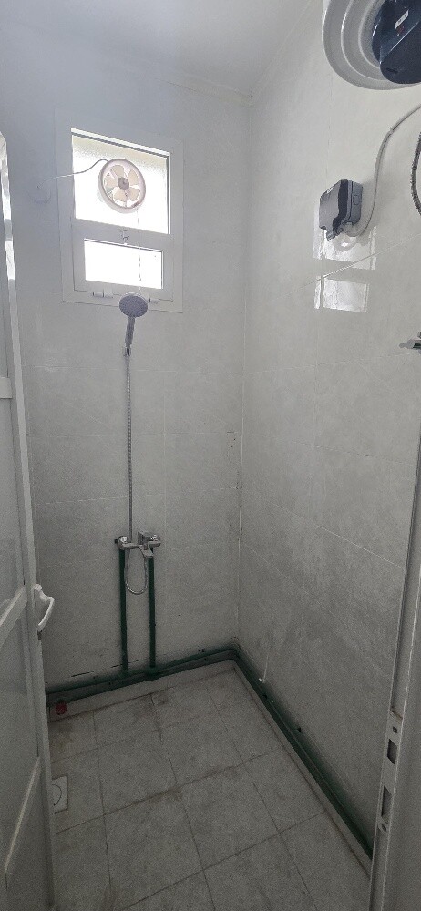For rent, wor kers' accommodation. - 23