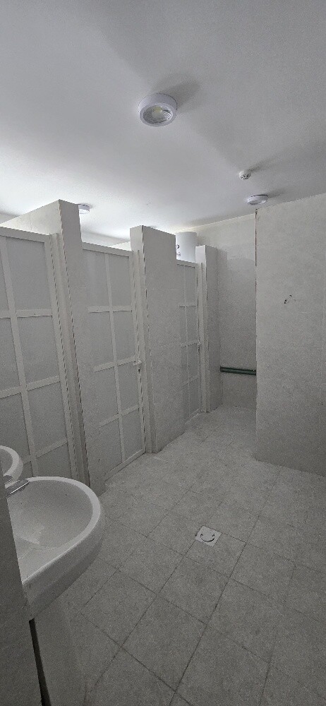 For rent, wor kers' accommodation. - 15