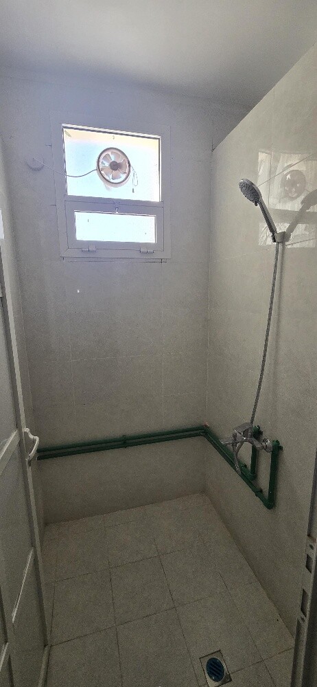 For rent, wor kers' accommodation. - 16