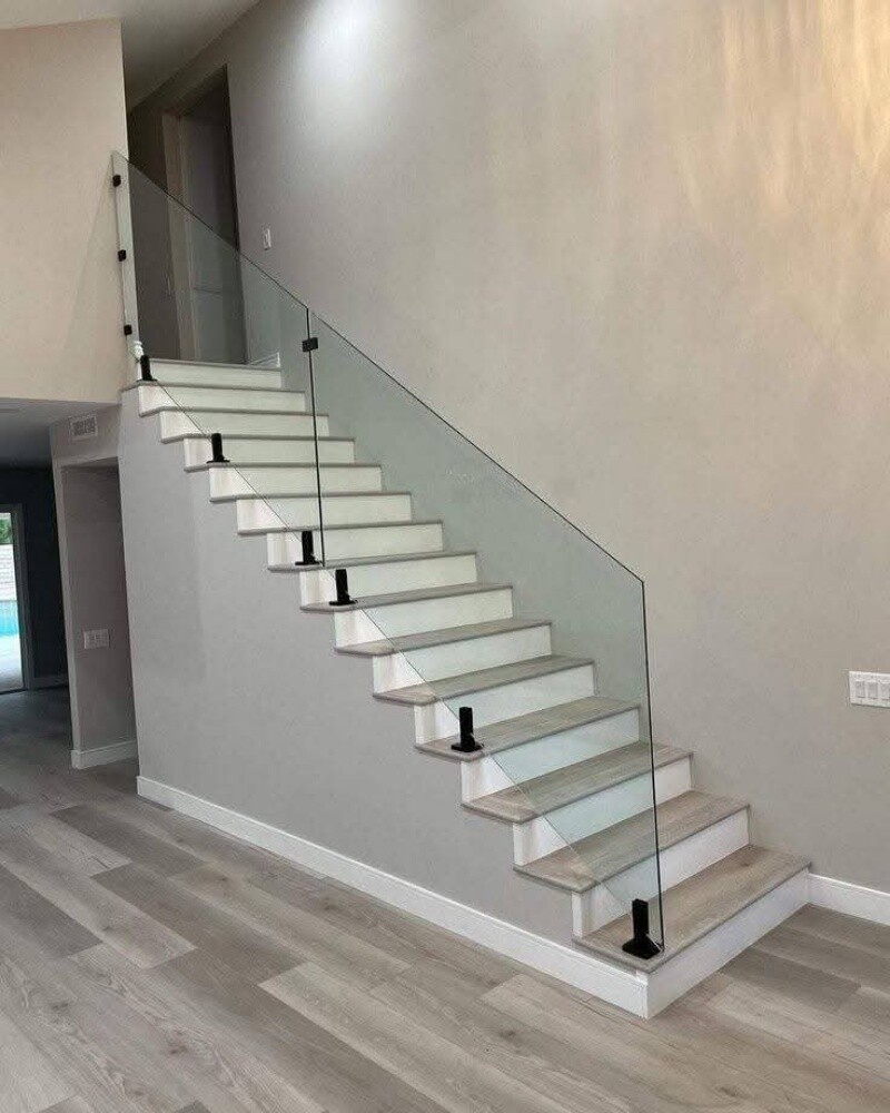 Stairscase glass design - 4