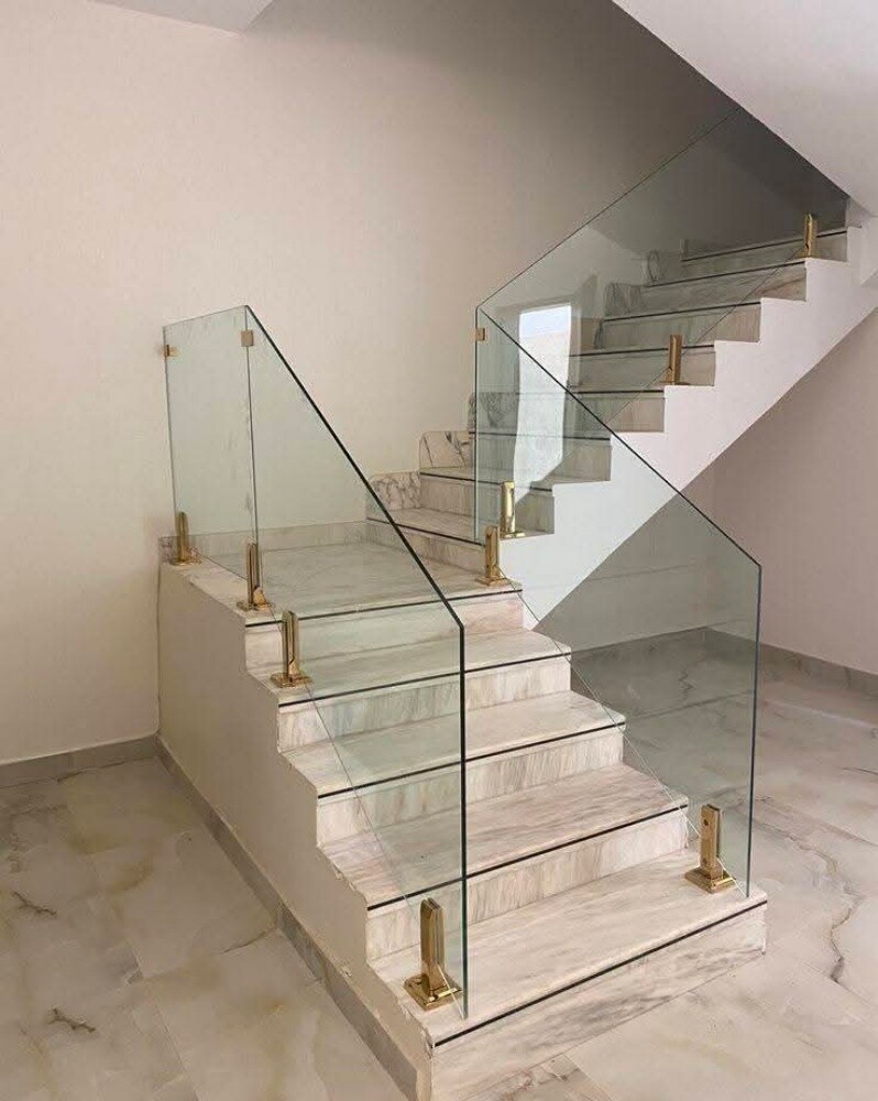 Stairscase glass design - 1