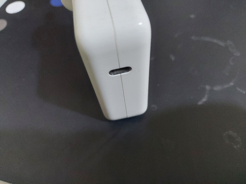 used apple 61w charger typ C - 2