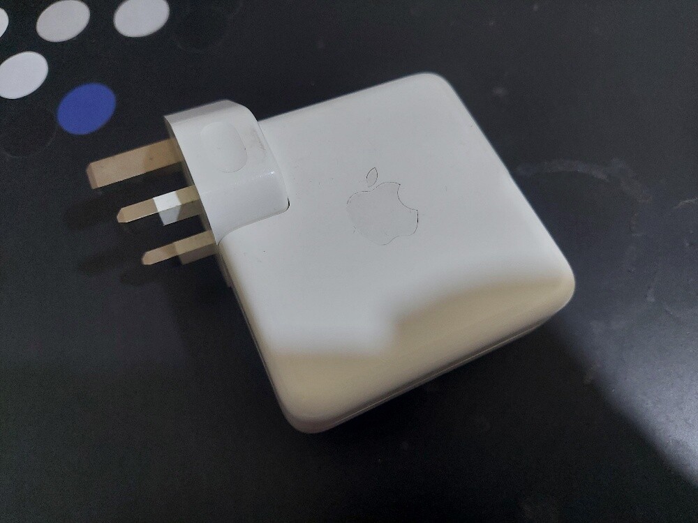 used apple 61w charger typ C - 1