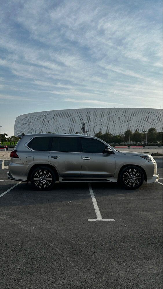 Lexus LX 570 S - 1