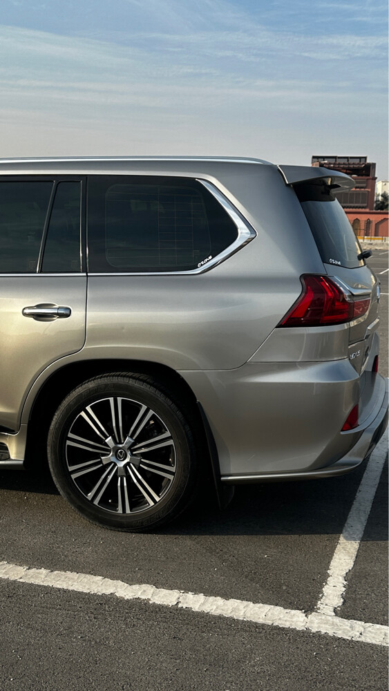 Lexus LX 570 S - 4