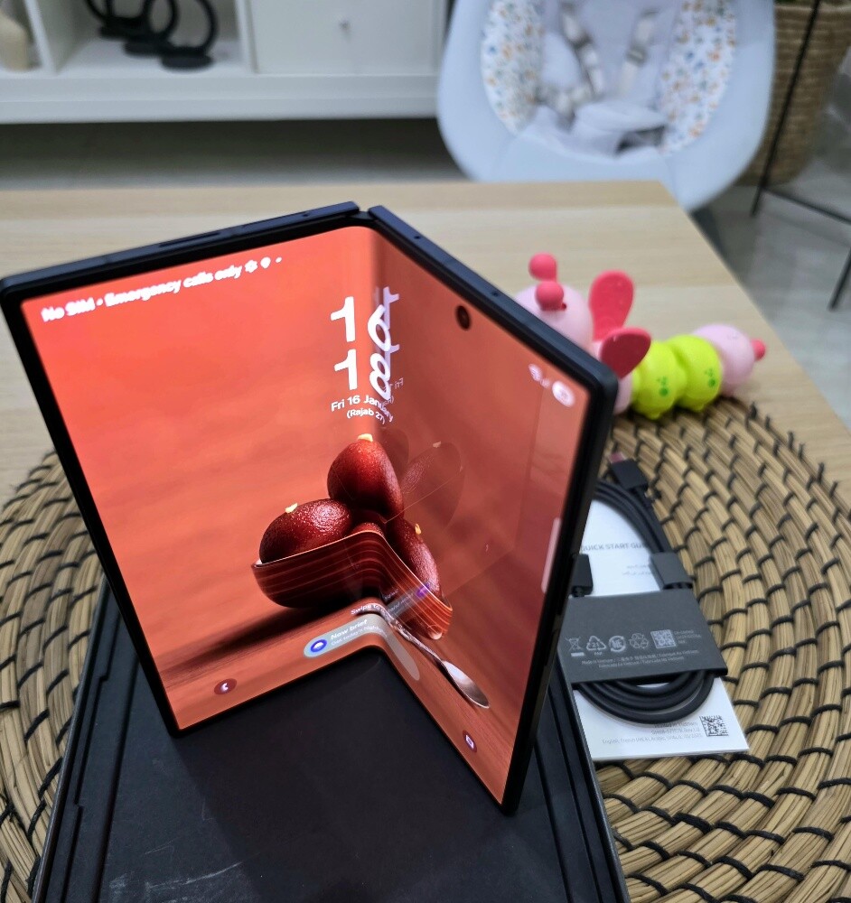 1TB Galaxy Fold 7 JetBlack - 3