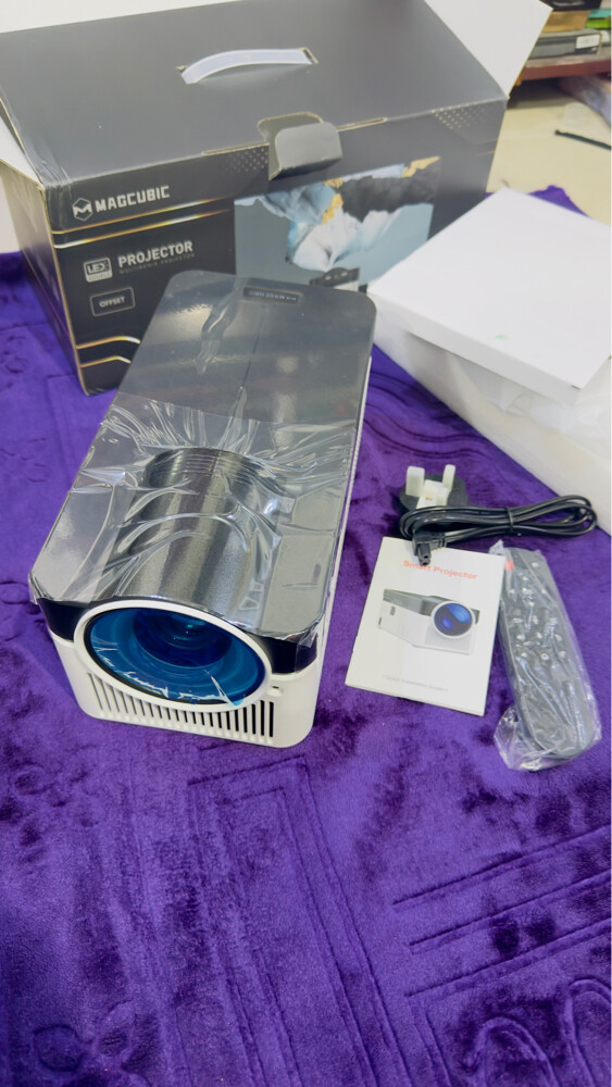 Megcubic 8K Android Projector New - 6