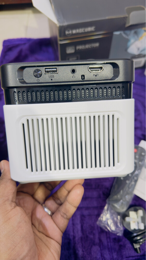 Megcubic 8K Android Projector New - 4