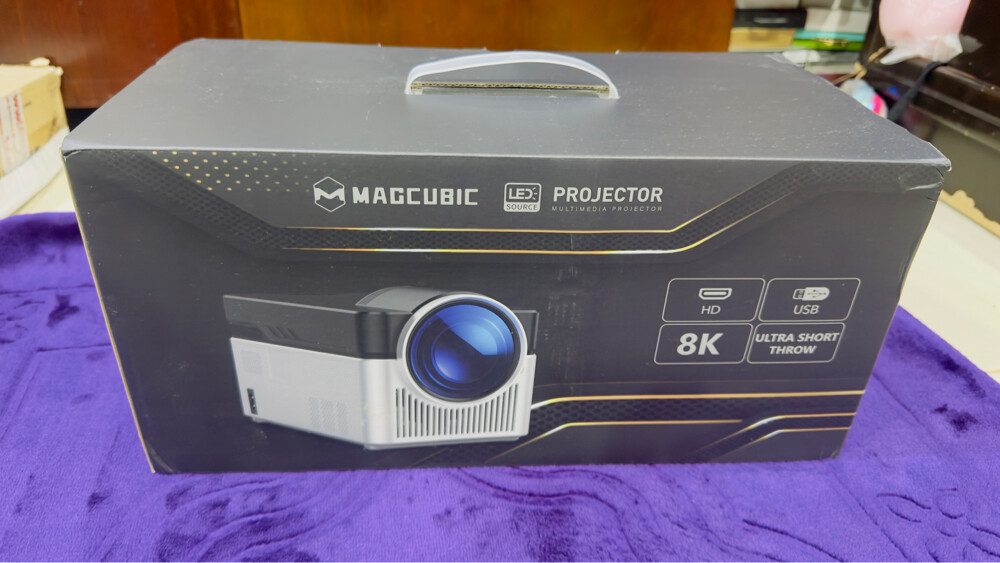 Megcubic 8K Android Projector New - 1