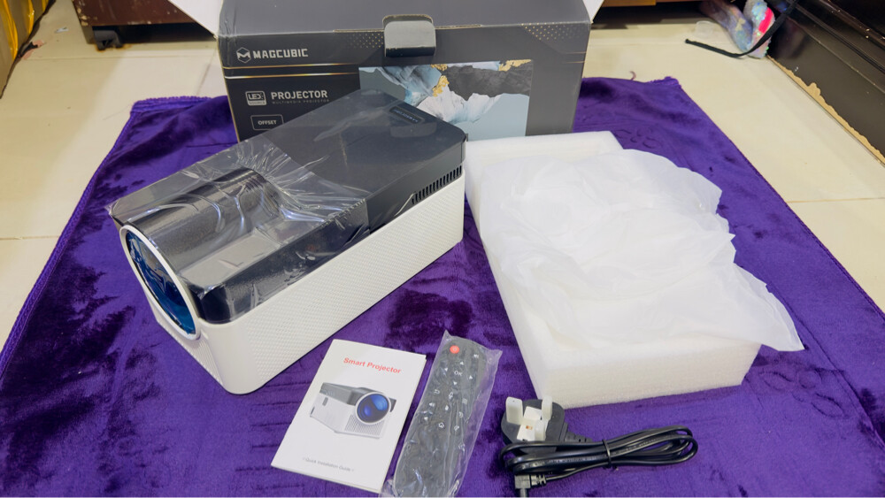 Megcubic 8K Android Projector New - 3