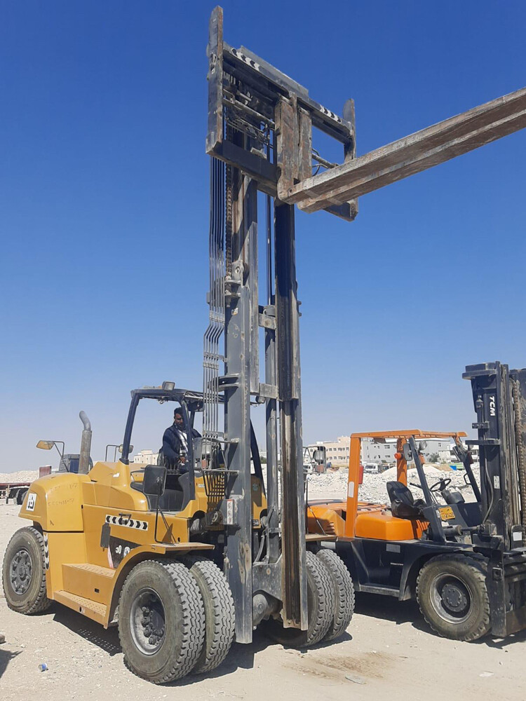15 Ton Forklift  - 2