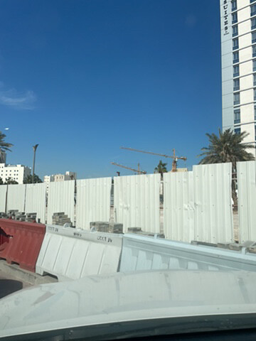 سيارة مع سائق متاحة - 1