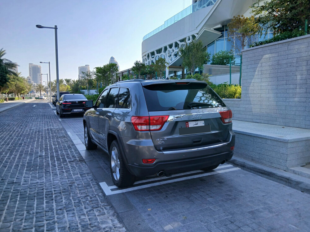 جيب جراند شيروكي رمادي 8 سليندر - 3