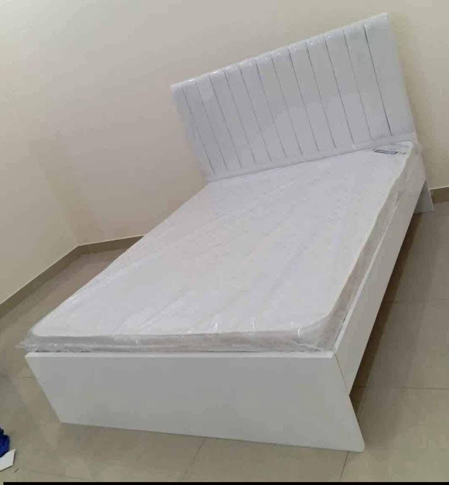 Bed or cabinet furniture item - 13