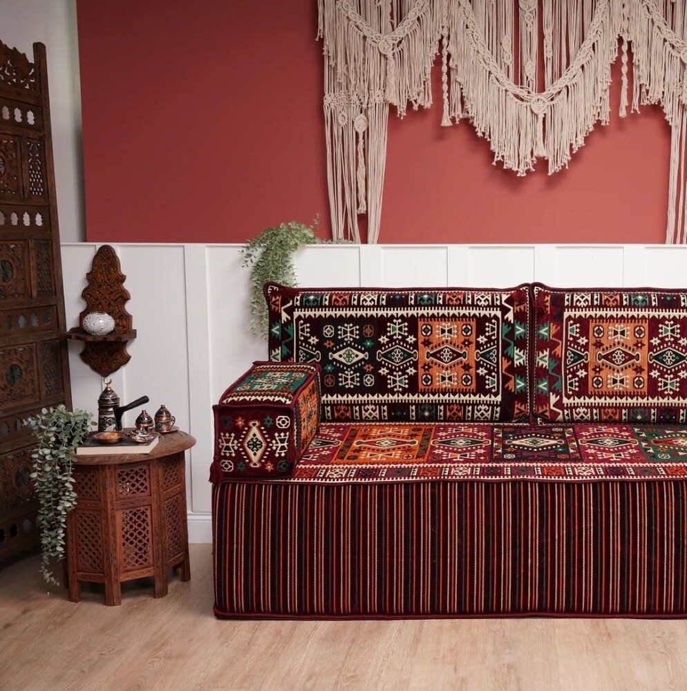 Arabic style sofa set. - 2